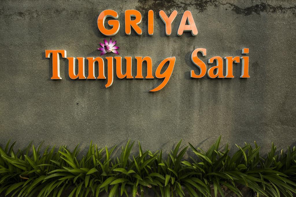 Griya Tunjung Sari Hotel Denpasar Exterior foto